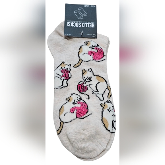 Hello Socks Other - Cat Print Oatmeal And Pink Socks, 1 Pair Low Cut, OS 4-10. New!
